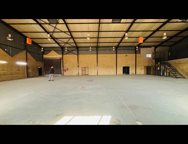 1,100M² WAREHOUSE TO LET IN ROBERTVILLE